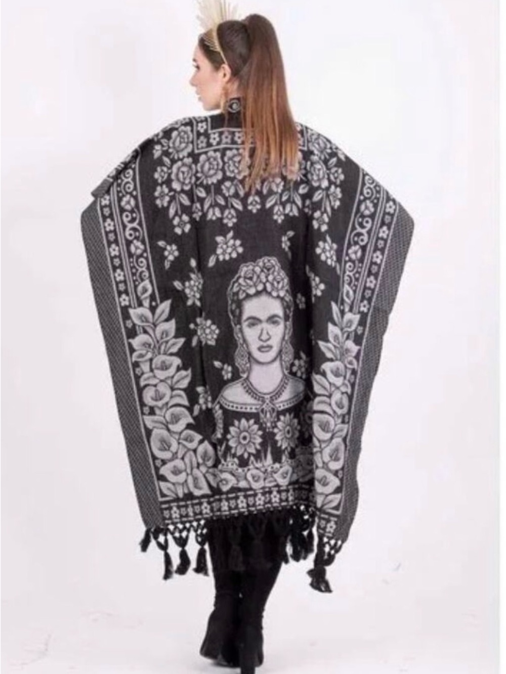 Frida Kahlo Graphic Poncho - Black & Light Pink - Picture 5 of 5